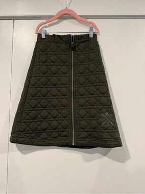 NWT Girls knee length quilted skirt with zipper